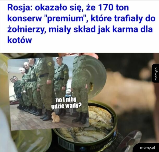 Grupa żołnierzy w mundurach, obok puszka z jedzeniem.