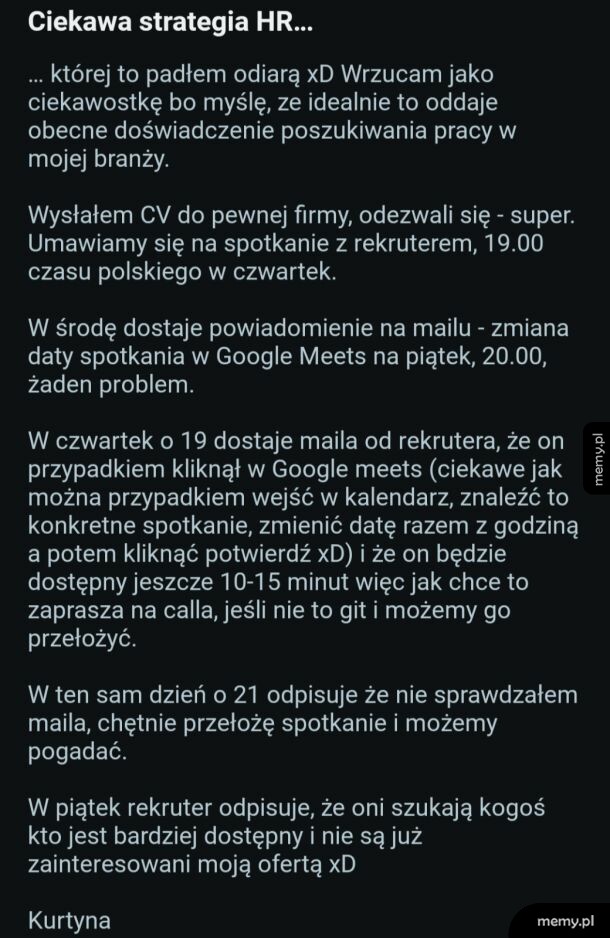Tekst na czarnym tle dotyczący strategii HR i doświadczeń z rekrutacją.