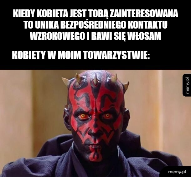 Postać z czerwono-czarną twarzą i rogami, z wyrazem twarzy sugerującym złośliwość.