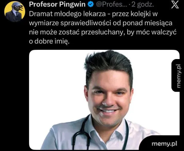 Mężczyzna w białym fartuchu lekarskim z stetoskopem na szyi.