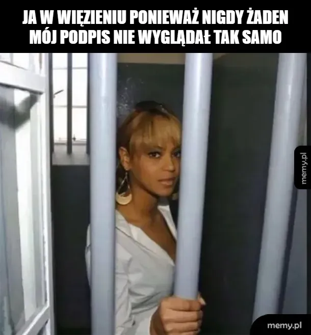 Kobieta w białej bluzce za kratami.