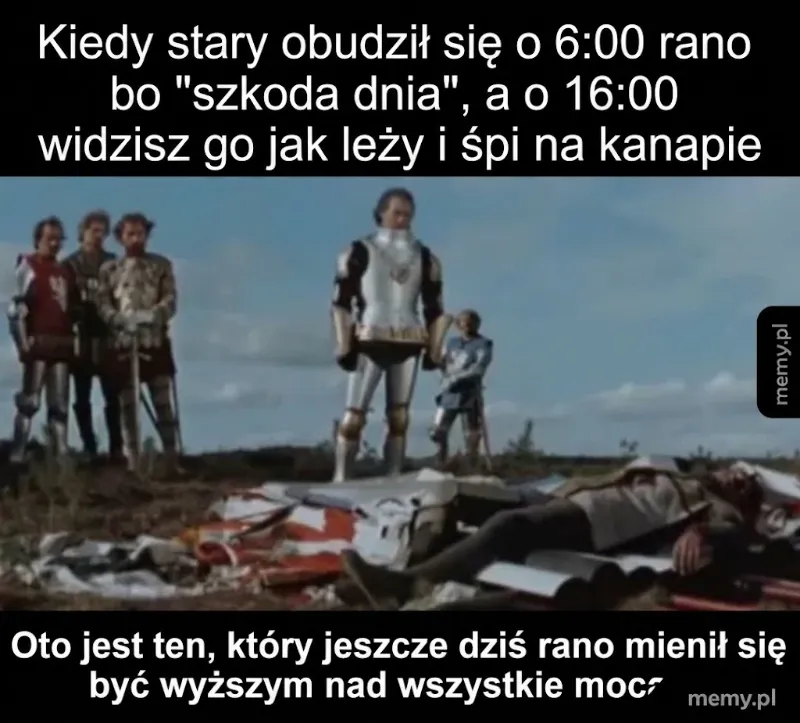 Mężczyzna w zbroi leży na kanapie, obok niego leżą inni ludzie.