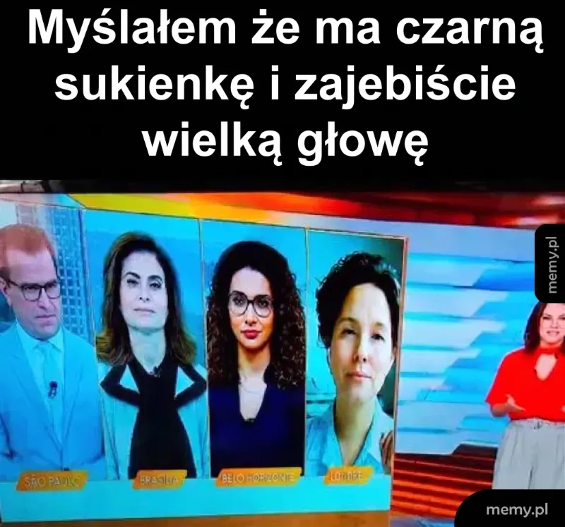 Cztery osoby na ekranie telewizyjnym, jedna z nich w czarnej sukience.