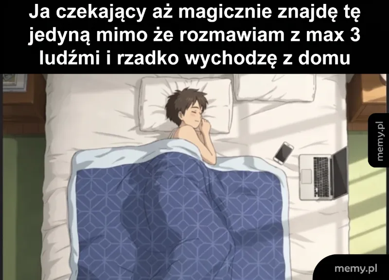 Osoba leżąca na łóżku pod kołdrą, z zamkniętymi oczami.