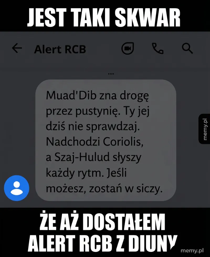 Tekst wiadomości SMS na tle czarnego tła.