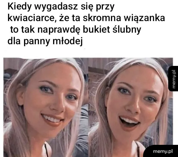 Kobieta z uśmiechem, zaskoczona i zadowolona.
