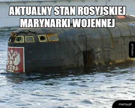 Czarna łódź podwodna częściowo zanurzona w wodzie.