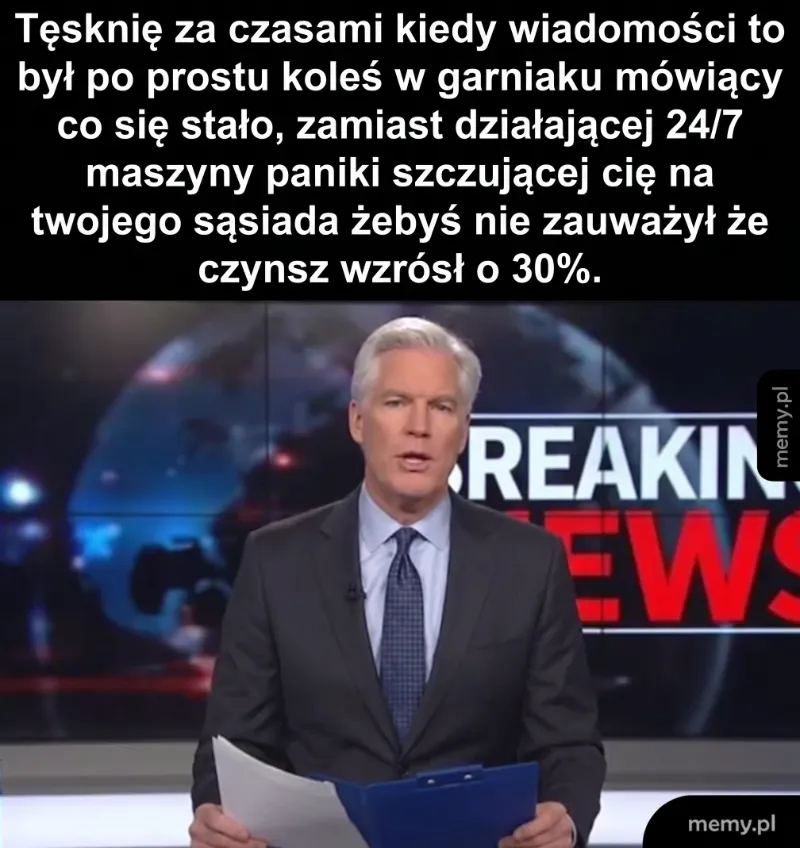 Mężczyzna w garniturze prezentujący wiadomości.