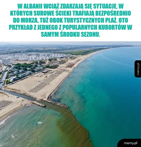 Widok plaży w Albanii z surowymi ściekami wpływającymi do morza.