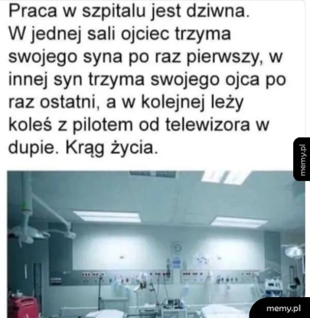 Szpitalna sala z łóżkami, w tle telewizor.