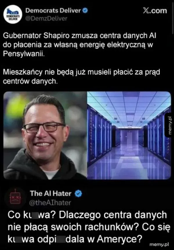 Mężczyzna uśmiechający się obok zdjęcia centrum danych.
