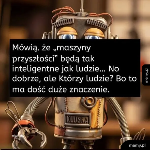 Stary metalowy robot z napisem KLUSKA na klatce piersiowej.