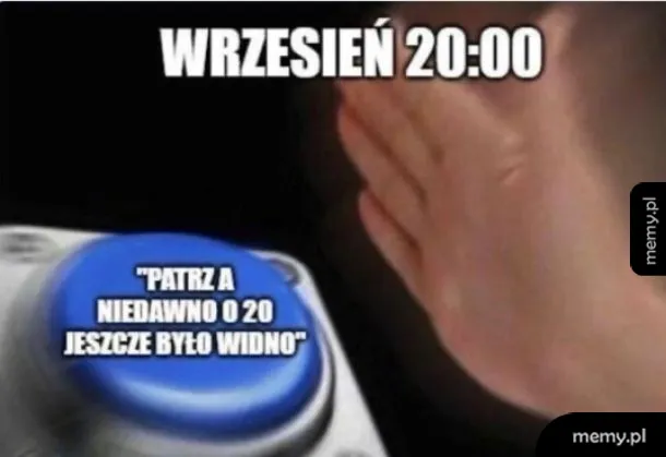 Mężczyzna uderzający w przycisk z napisem o zmroku we wrześniu